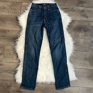 Hollister Ultra High-Rise Mom Jean